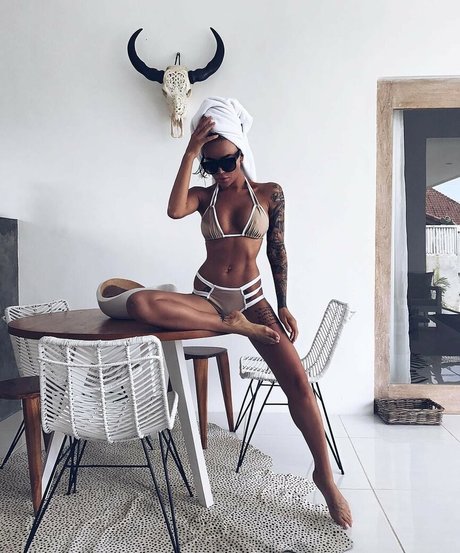 Annaksyuk star hot picture