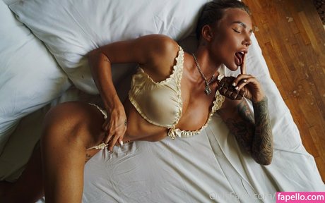 Annaksyuk nudes actress image