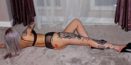 Emona model nude picture