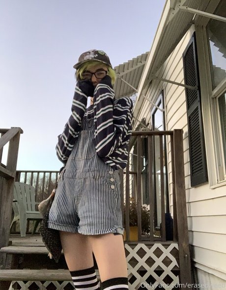 erasedweeaboo free sex model picture