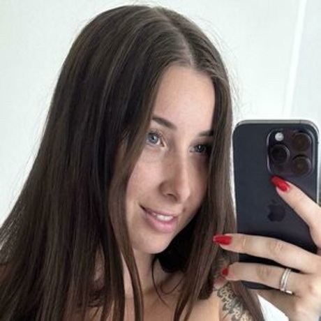 Emmalicous model xxx pictures