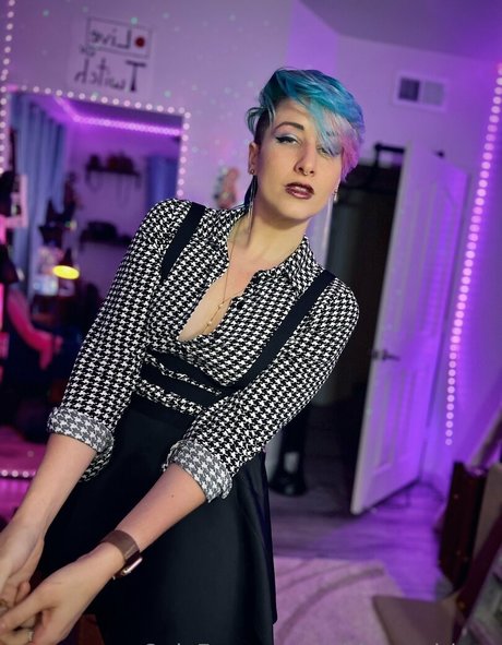 adriennedriggs beautiful actress pictures