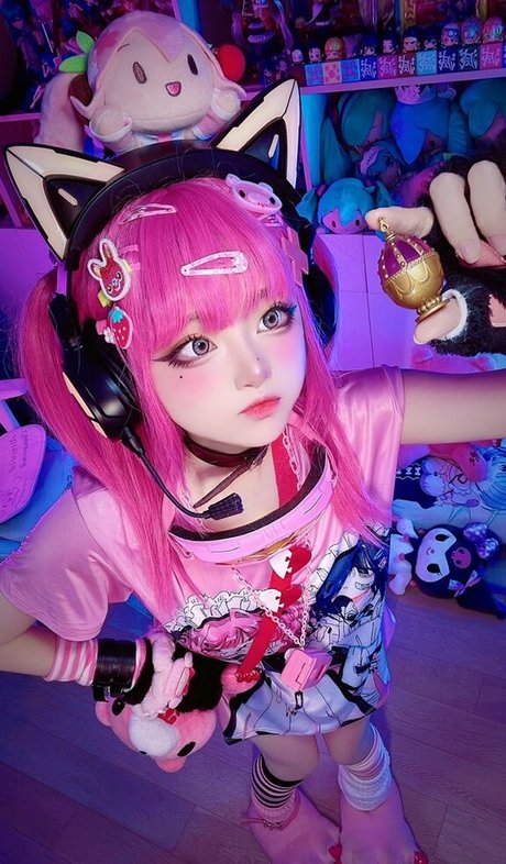 SeeU Cosplay pornographic star images