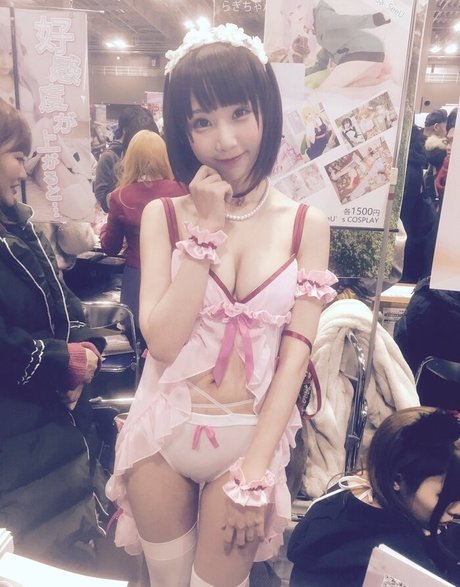 SeeU Cosplay model best img