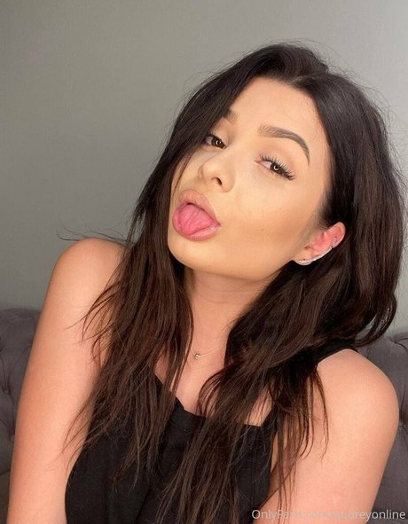 kimchopra naked model pics