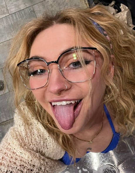 Kittycourty model beautiful img