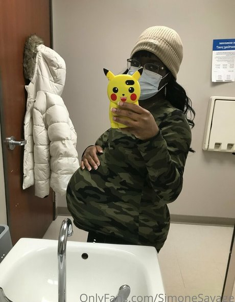 simonesavage model exclusive pics