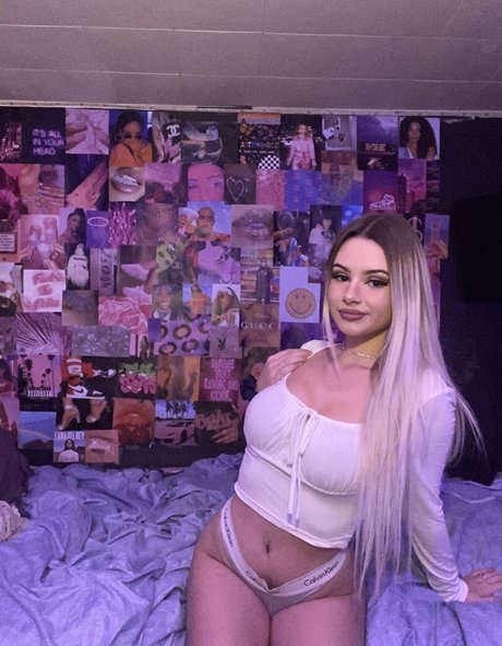 Breezybabes erotic star pic