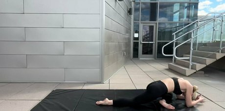 yogawithemily beautiful actress pic