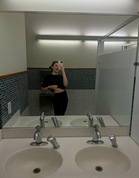 yogawithemily best model img