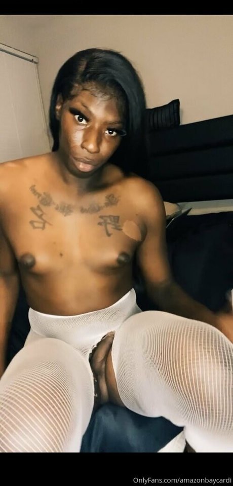 amazonbaycardi model naked photo