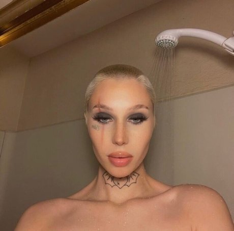 Malory Malibu model art gallery