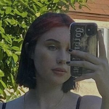 Malory Malibu star porn picture