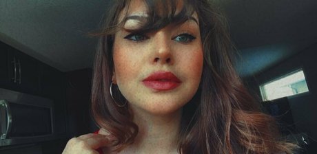 urfavslxtt star naked pics