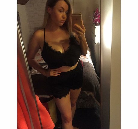 Kendall Rowan star pornographic pic