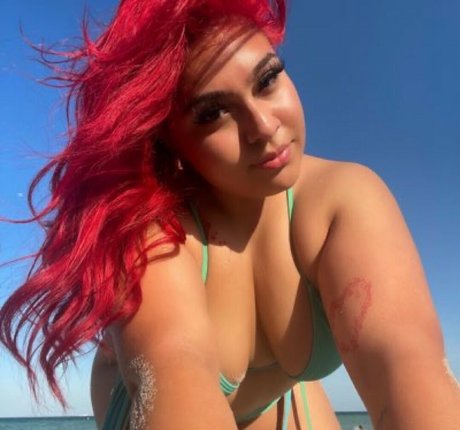 dasjuicyjen model pornographic photo