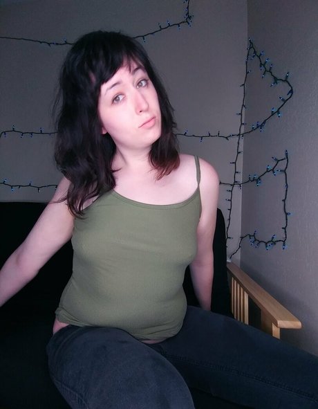 anniebrokely sexy actress photo