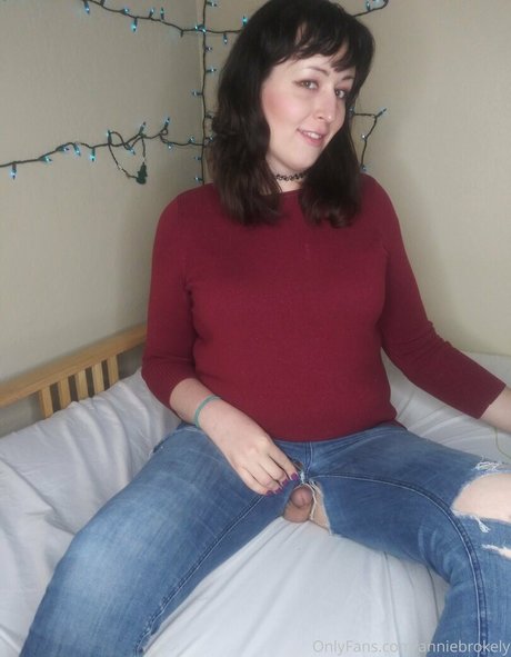 anniebrokely nice model image