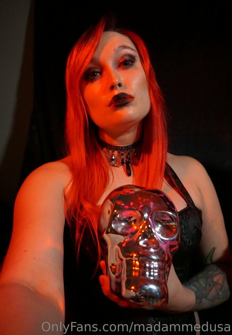 madammedusa naked pornstar gallery