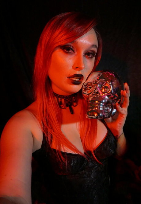 madammedusa sexy model images