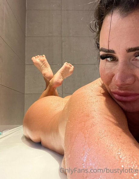 bustylottie model xxx img