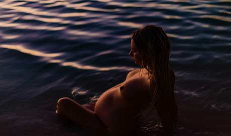 lightdoula naked actress picture