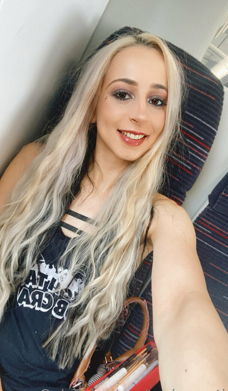 taniaaresti actress picture