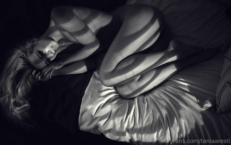 taniaaresti hot actress photos