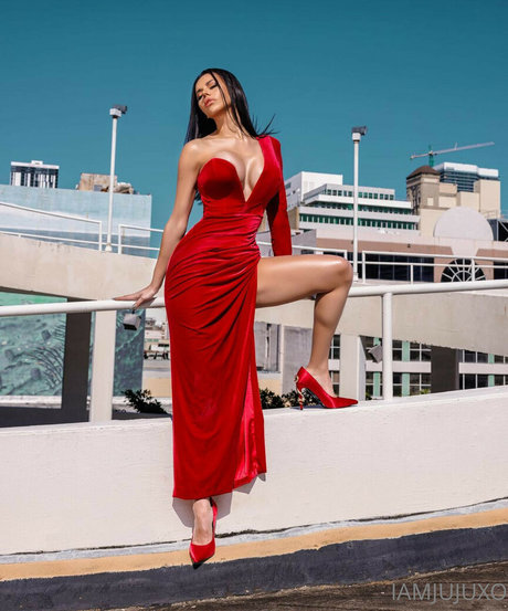 Juju Bahreis model top archive