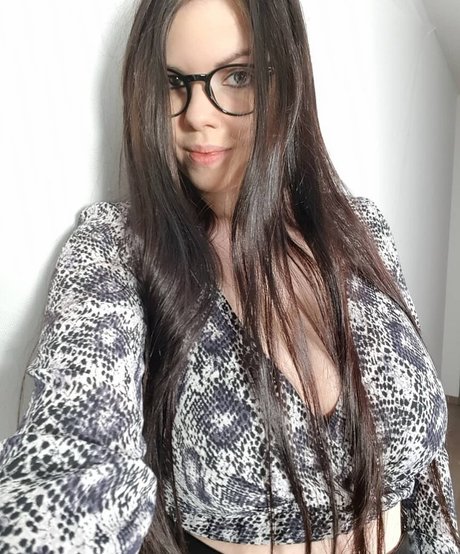 Nina Nightbloom top model image