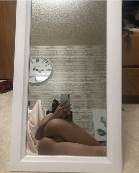 Ashleigh Highland pretty pornstar pic