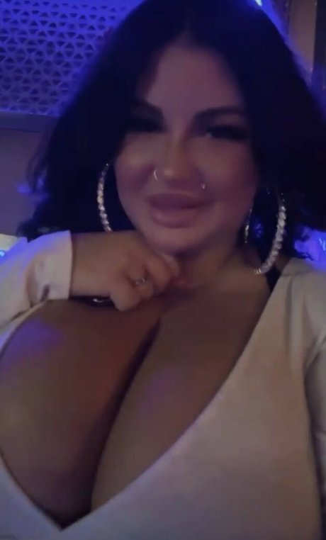 Mila Kokoscha exclusive star photos