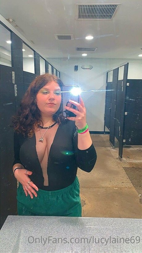 lucylaine69 erotic model img