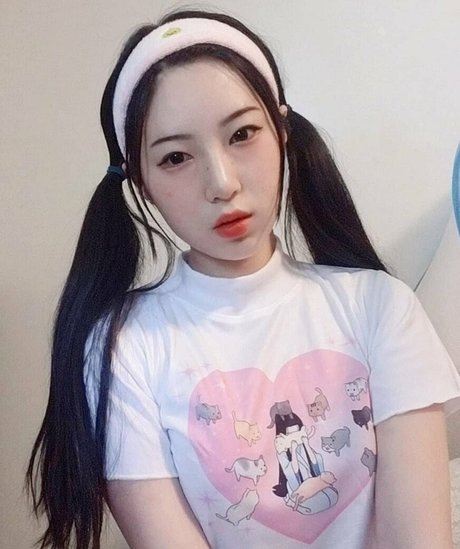 bearycoldfree model beautiful image