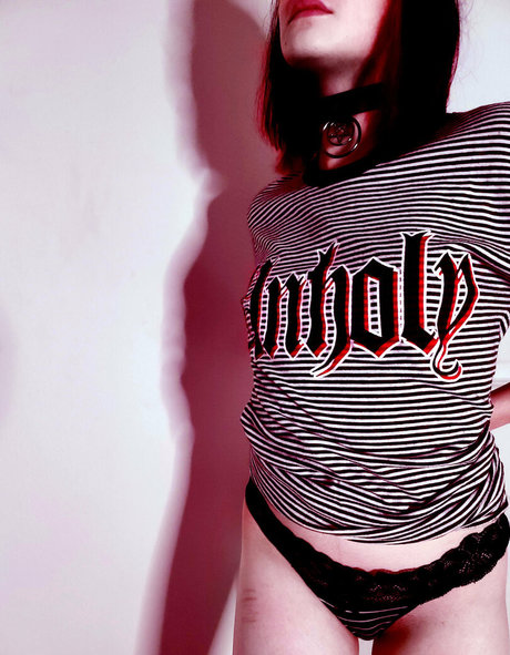 em h0rr0r art model pictures