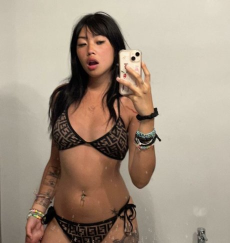 Beabadoobee star adult pictures