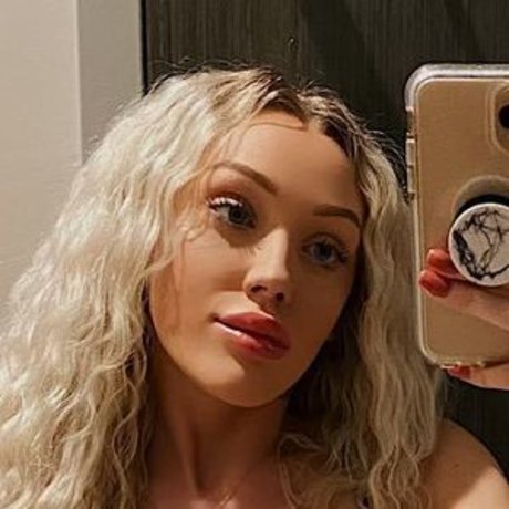 RichGirlRising exclusive star pic