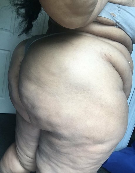 thiccflixx model high quality photo