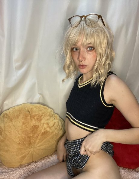 petitboi xxx pornstar image