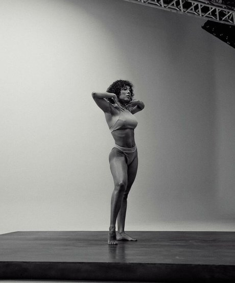 Negra Li erotic actress photo