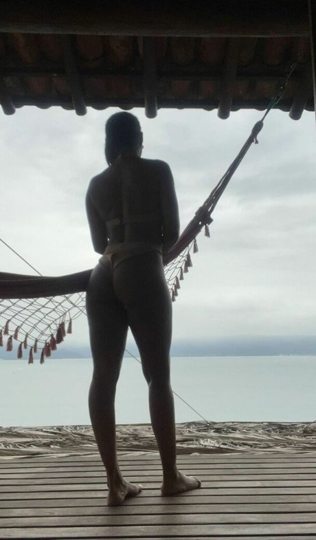 Negra Li star hot pics