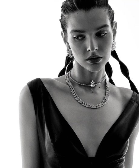 Sasha Zotova model hot pic