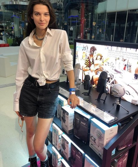 Sasha Zotova sexy pornstar galleries