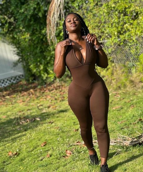 Babeth Lando perfect model image