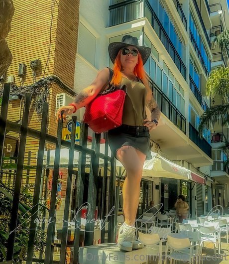 loving queent exclusive star photos