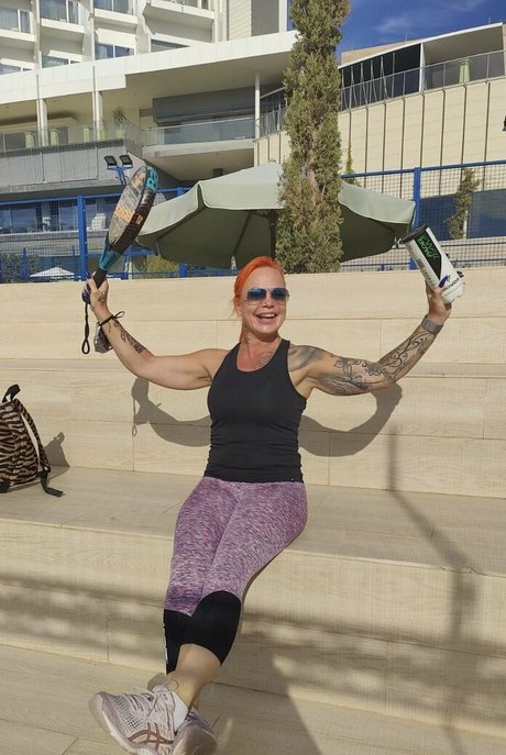 loving queent model top pic