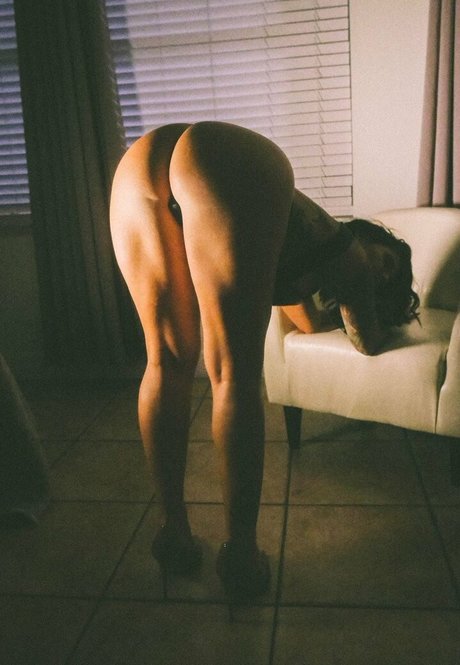 Itsnikkyfoxx sex model gallery