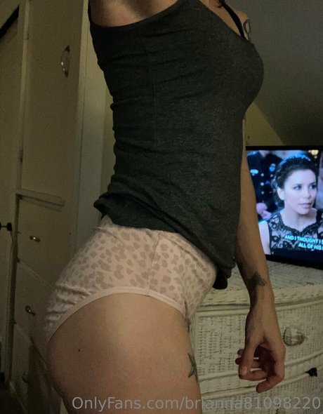 brianna81098220 erotic model pic