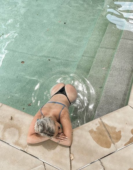 XO Peaches model erotic galleries