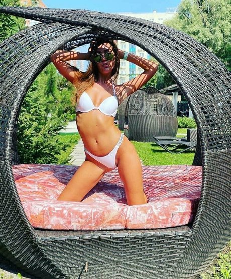 hot and wild sexy model picture